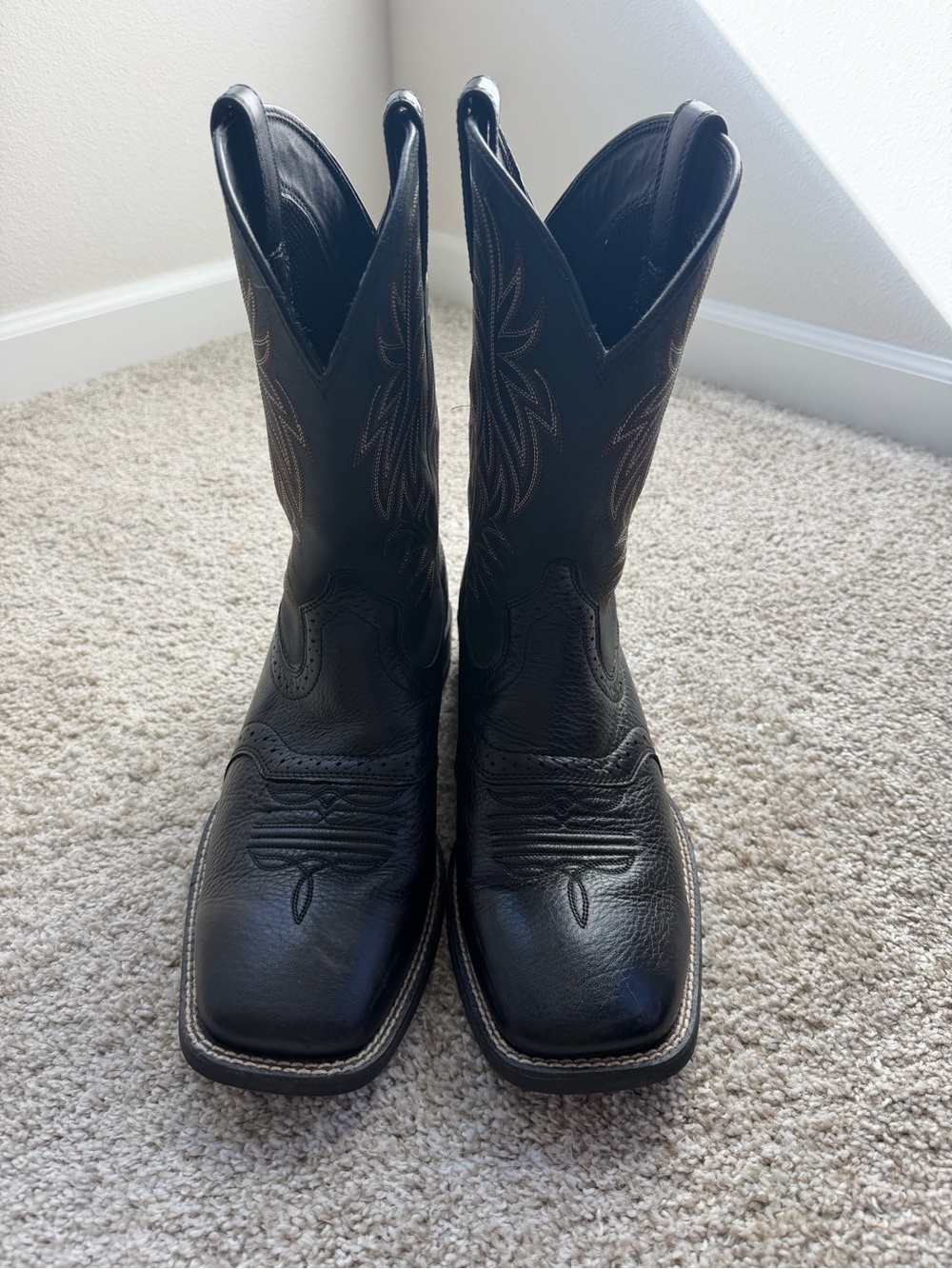 Ariat Black Leather Western Cowgirl-Style Cowboy Boots